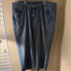 Classic Women's Light Blue Straight-Leg Jean Capris